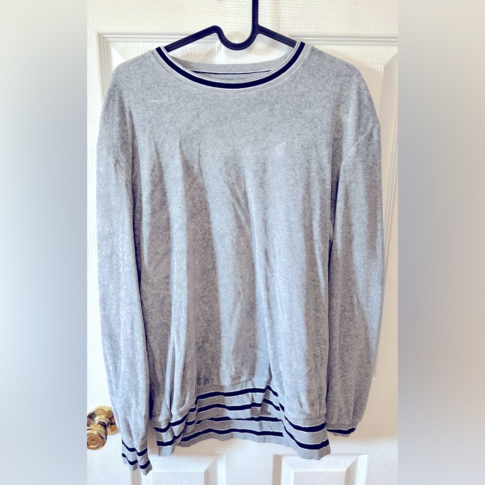 American Eagle velour crew neck long sleeve pullover sweater NWOT